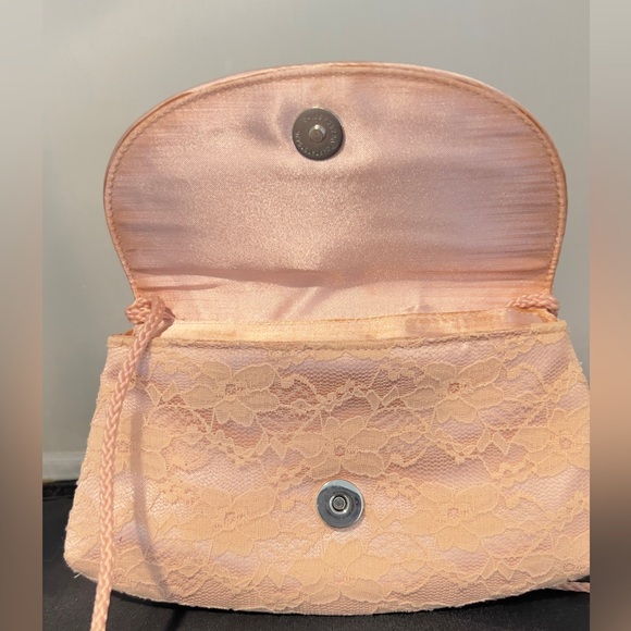 Elegant Vintage Lace Clutch with Rhinestones - Picture 3 of 9